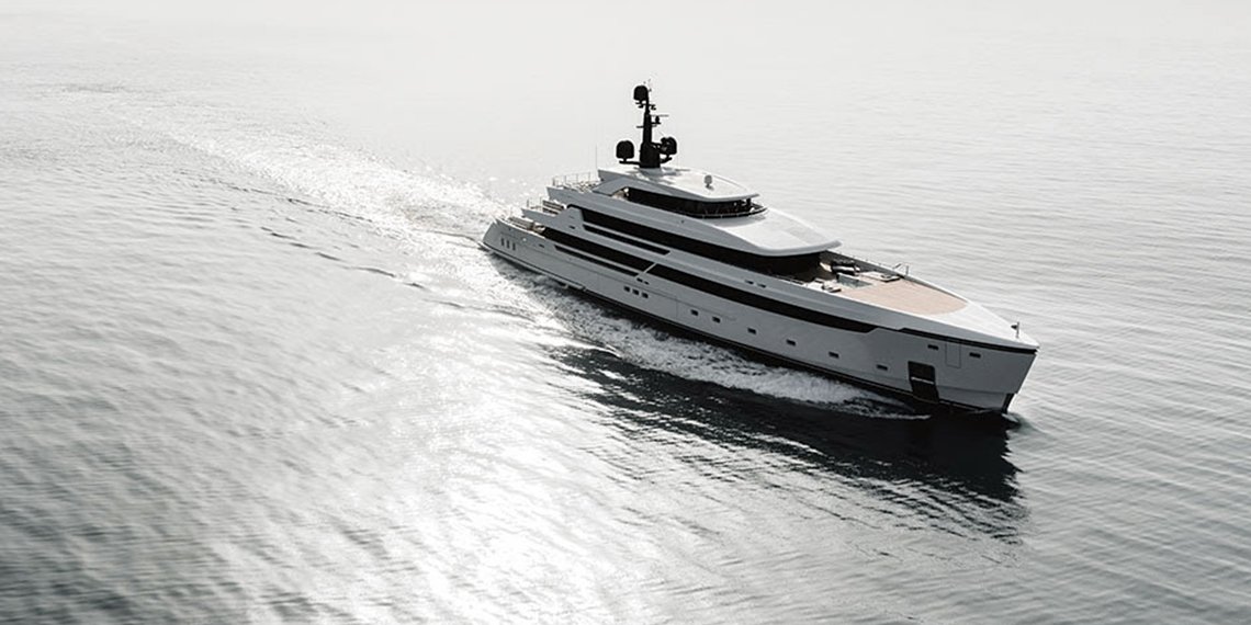 SANLORENZO, İLK DİZEL-ELEKTRİKLİ 72STEEL’İ SATTI