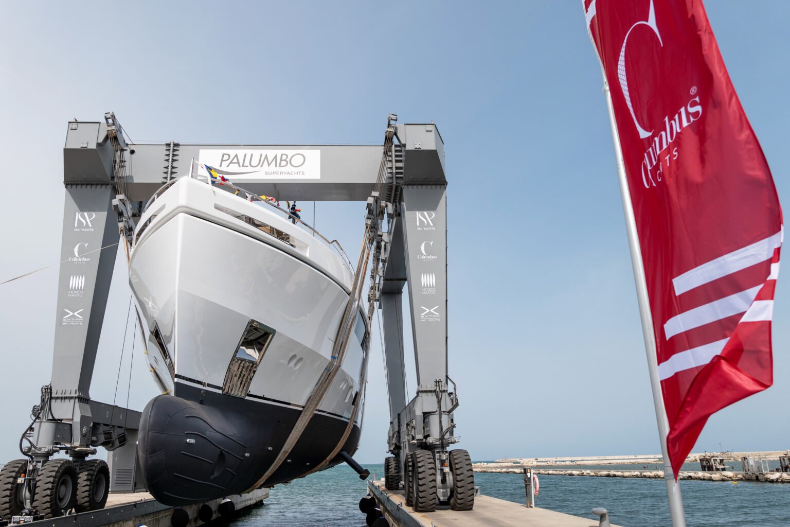 Columbus Yachts’tan Night Fury II