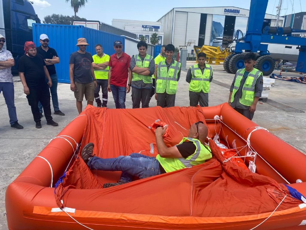 ASBAŞ ve Serenity Yachts’tan “Denizde Hayatta Kalma” eğitimi