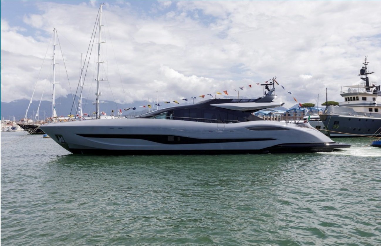 Mangusta 104 REV’le sportif ve ince bir görünüm