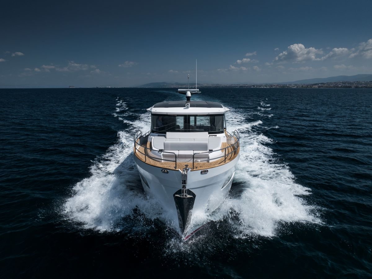 Cannes’e Sirena 48 Coupe Hibrit imzası