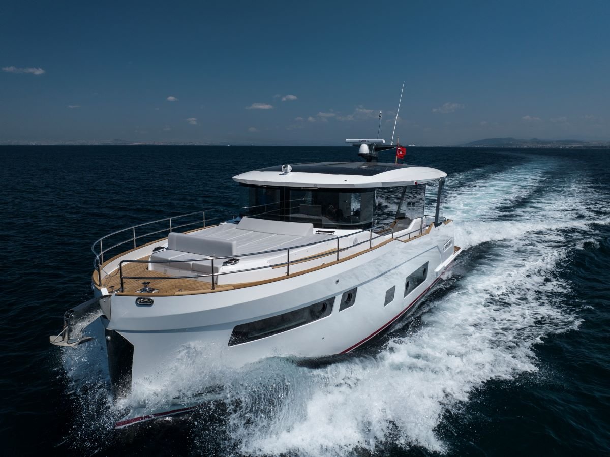 Cannes’e Sirena 48 Coupe Hibrit imzası