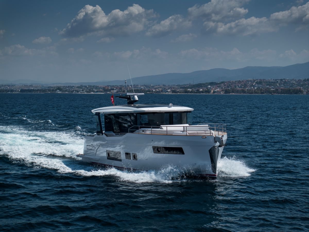 Cannes’e Sirena 48 Coupe Hibrit imzası