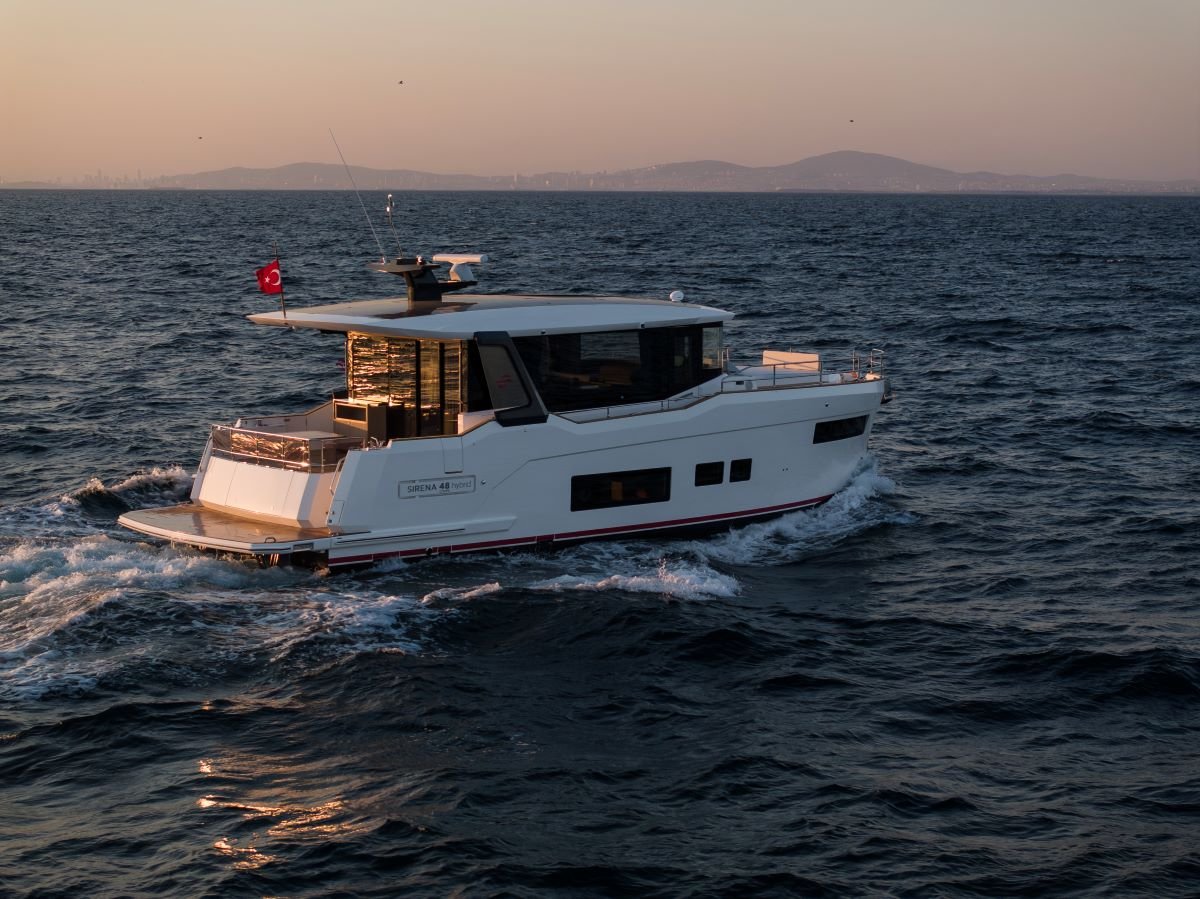 Cannes’e Sirena 48 Coupe Hibrit imzası