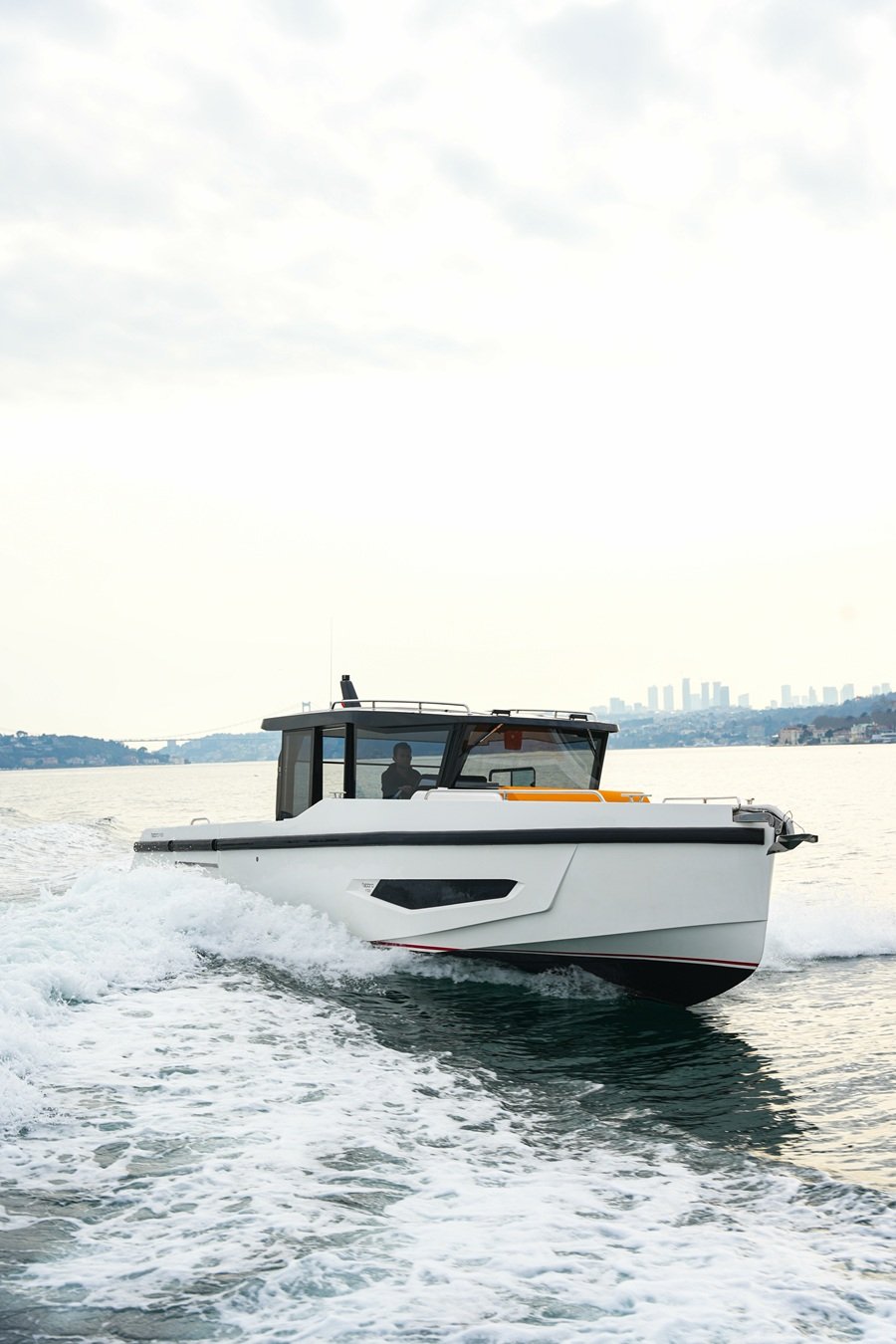 Fabbro Yachts, F33 Coupe’nin Avrupa Prömiyerini Cannes’da Gerçekleştirdi
