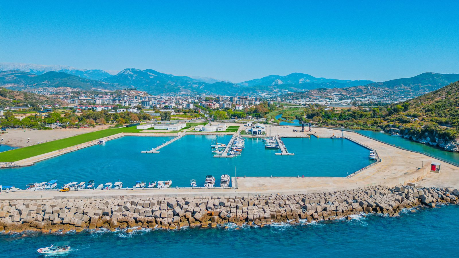 Türkiye’nin 65. Marinası Gazipaşa Gold Marina, Demir Aldı