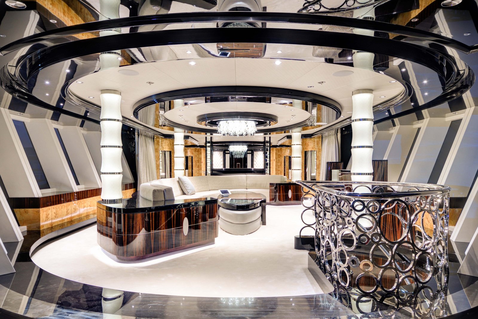 Glass, Luxury, and Design in Yachts with SAKEN