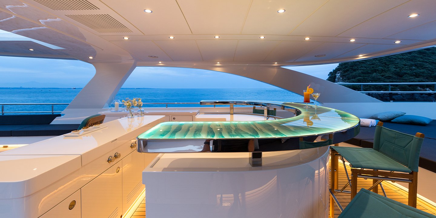 Glass, Luxury, and Design in Yachts with SAKEN