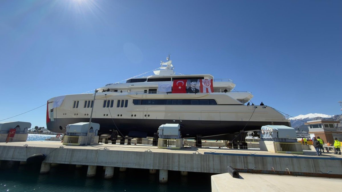 Nebula Yacht, 58 Metrelik Dizel-Elektrik Süperyat Amanda’yı Denize İndirdi
