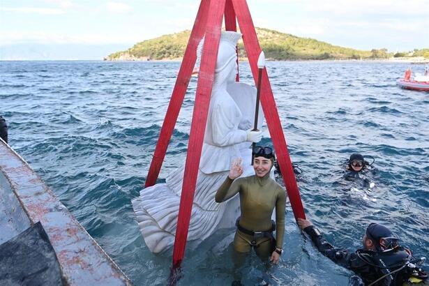 Gömeç Su Altı Heykel Galerisi Şahika Ercümen’le Ziyarete Açıldı