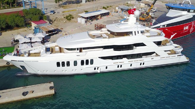 CMB Yachts lüks yat Liquid Sky’ı suyla buluşturdu