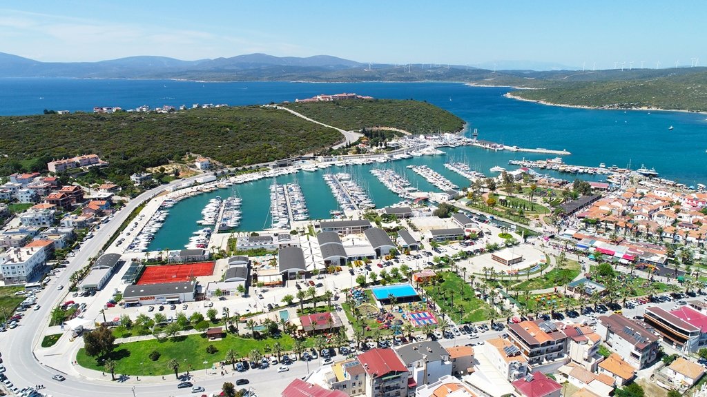 Teos Marina’da bomba gibi yaz başlıyor