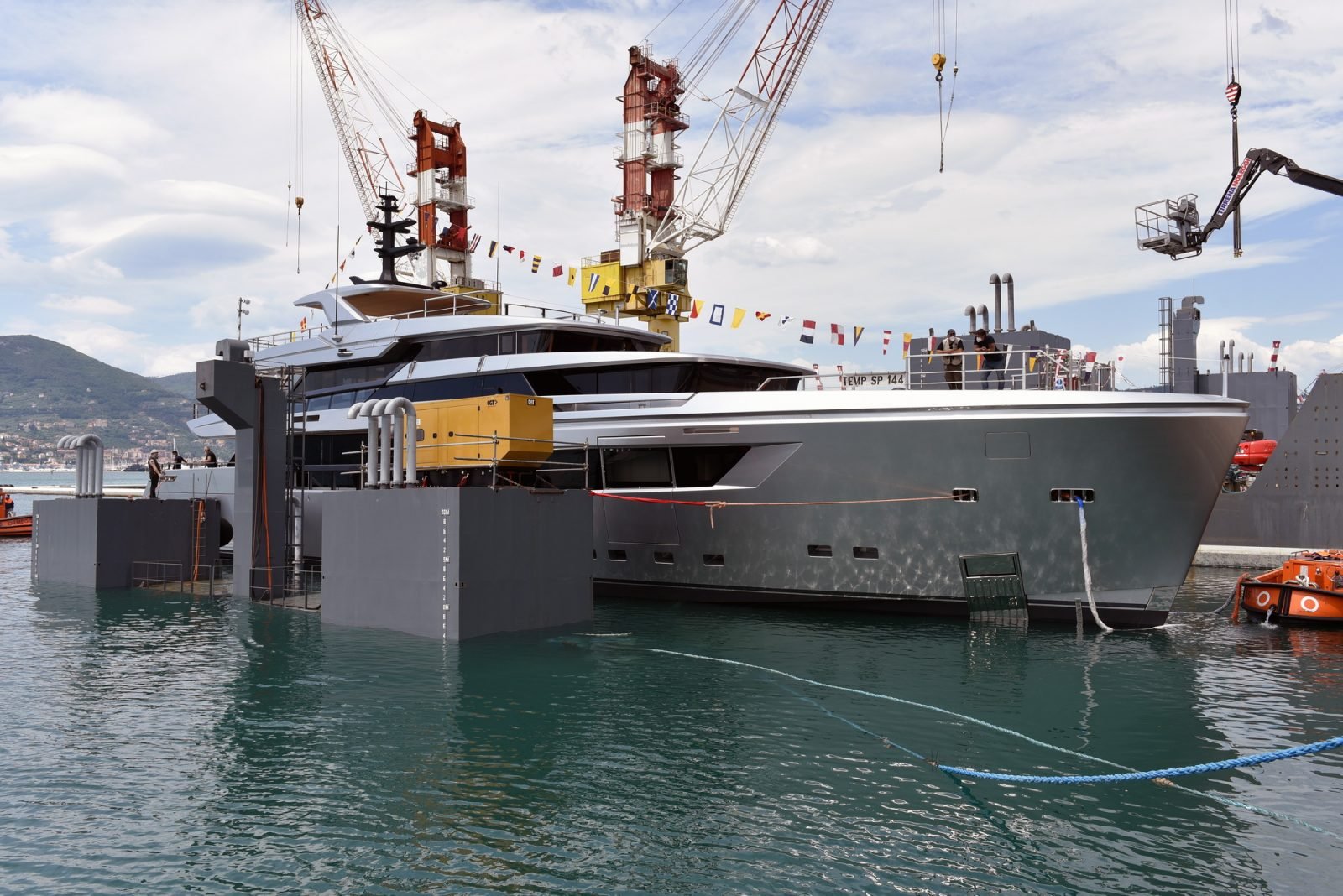 SANLORENZO 44 ALLOY’UN İLK GÖVDESİNİ SUYA İNDİRDİ
