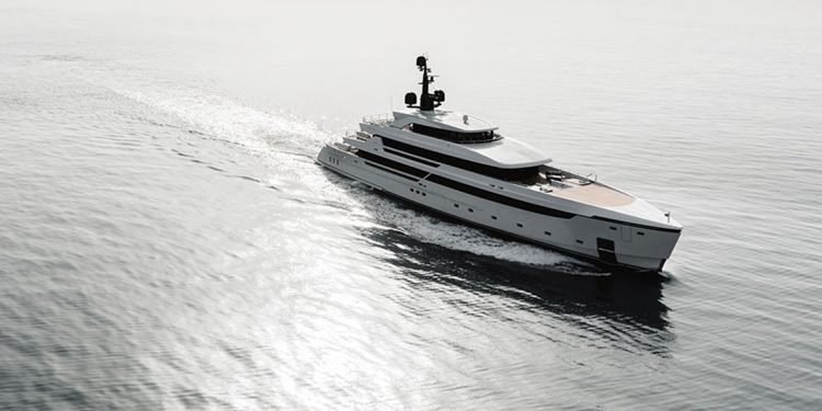 SANLORENZO, İLK DİZEL-ELEKTRİKLİ 72STEEL’İ SATTI