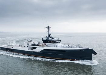 Damen, yat destek gemisini teslim etti