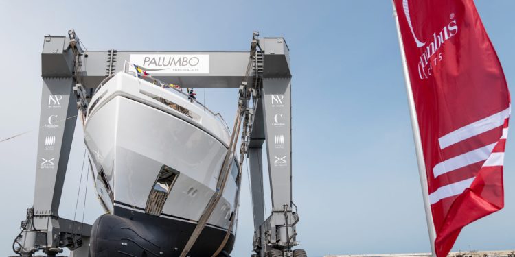 Columbus Yachts’tan Night Fury II