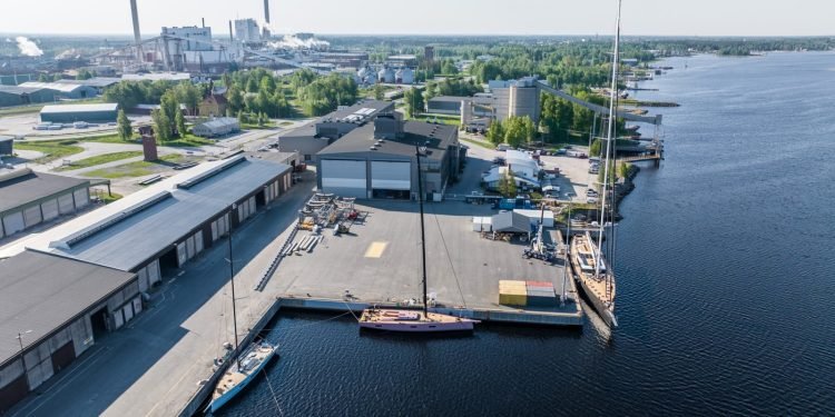 Baltic Yachts, mavı̇ su yelkenlisini inşa ediyor